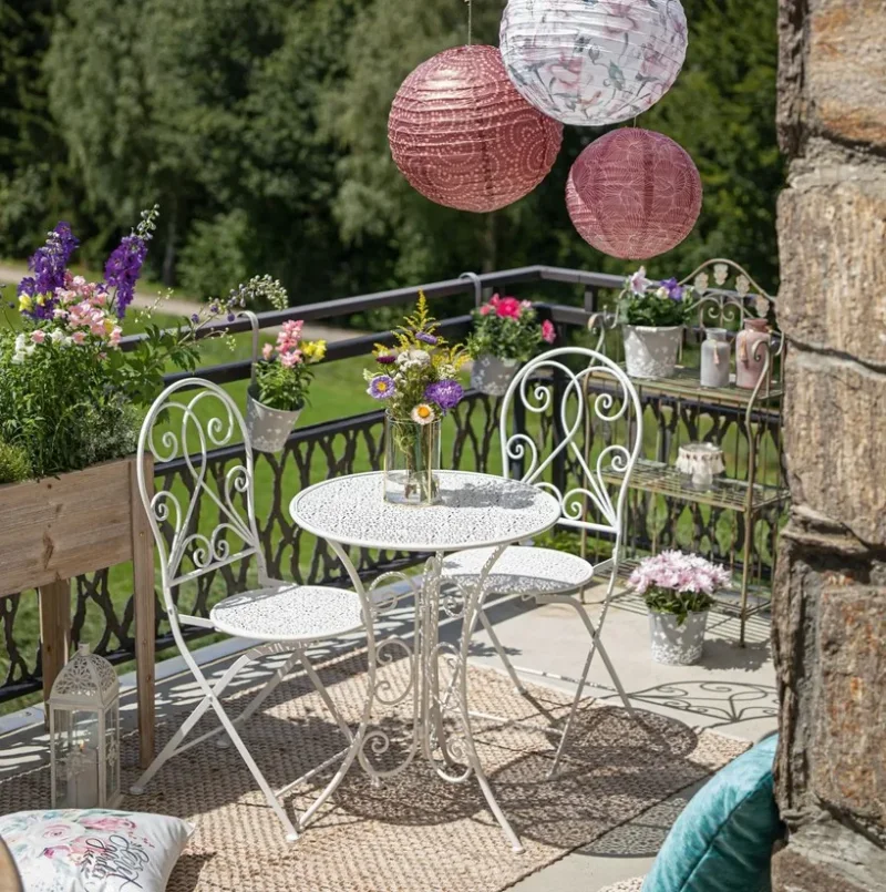 3 tlg. Bistroset “White Romance” aus Metall, weiß, Gartenmöbel Tisch + 2 Stühle