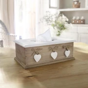 Tissue Box "White Heart" aus Holz, weiß, im Landhaus Stil, Feuchttücherspender, Kosmetiktücherbox