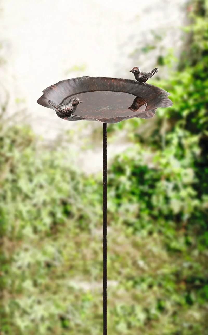 Vogeltränke "Piepmatz" aus Metall in Rost Optik, Gartenstecker mit 2 Vögelchen, Wasserstelle, Gartendeko, Dekostecker für Draußen